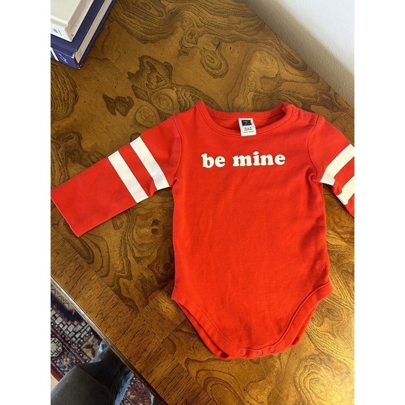 Valentine's Day “Be Mine” onesie - Picture 3 of 4